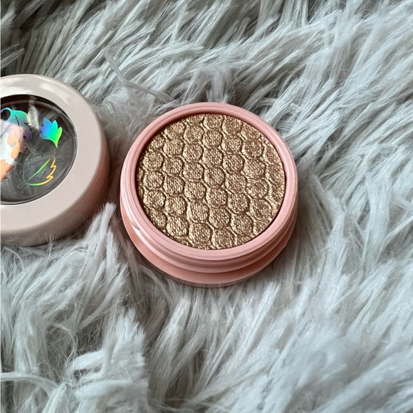 🆕 Colourpop 𝐏𝐨𝐜𝐚𝐡𝐨𝐧𝐭𝐚𝐬 Colors of the Wind Single Eyeshadow - Picture 5 of 7